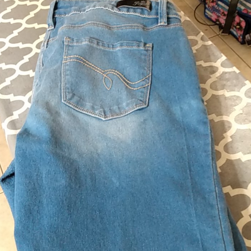 Jeans - Picture 2 of 4
